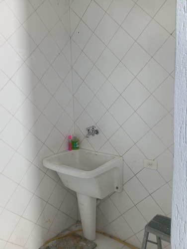 Casa Sobrado Com 02 Dormitórios, Lavabo E Móveis Planejados