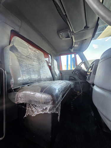 International 4300 Modelo 2007 Volteo 7 Metros