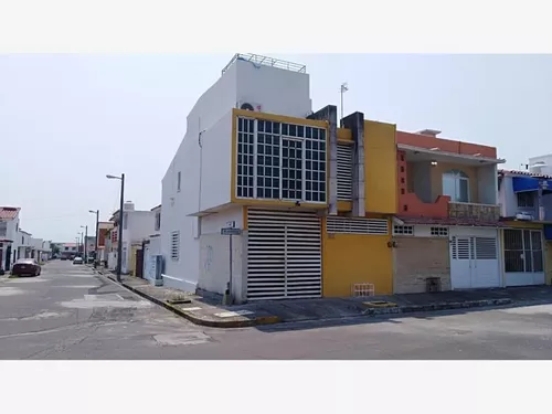 Casas en Venta en Geovillas Los Pinos II, Veracruz, 3 recámaras | Metros  Cúbicos