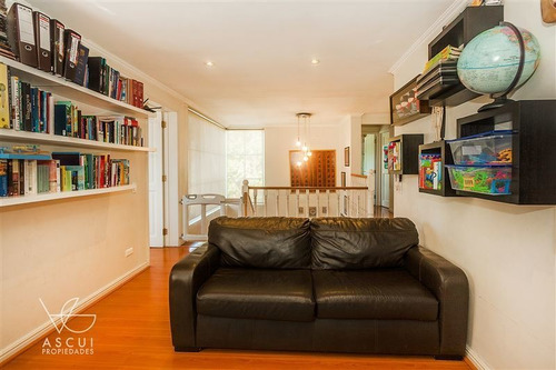 Casa En Venta De 4 Dorm. En Lo Barnechea