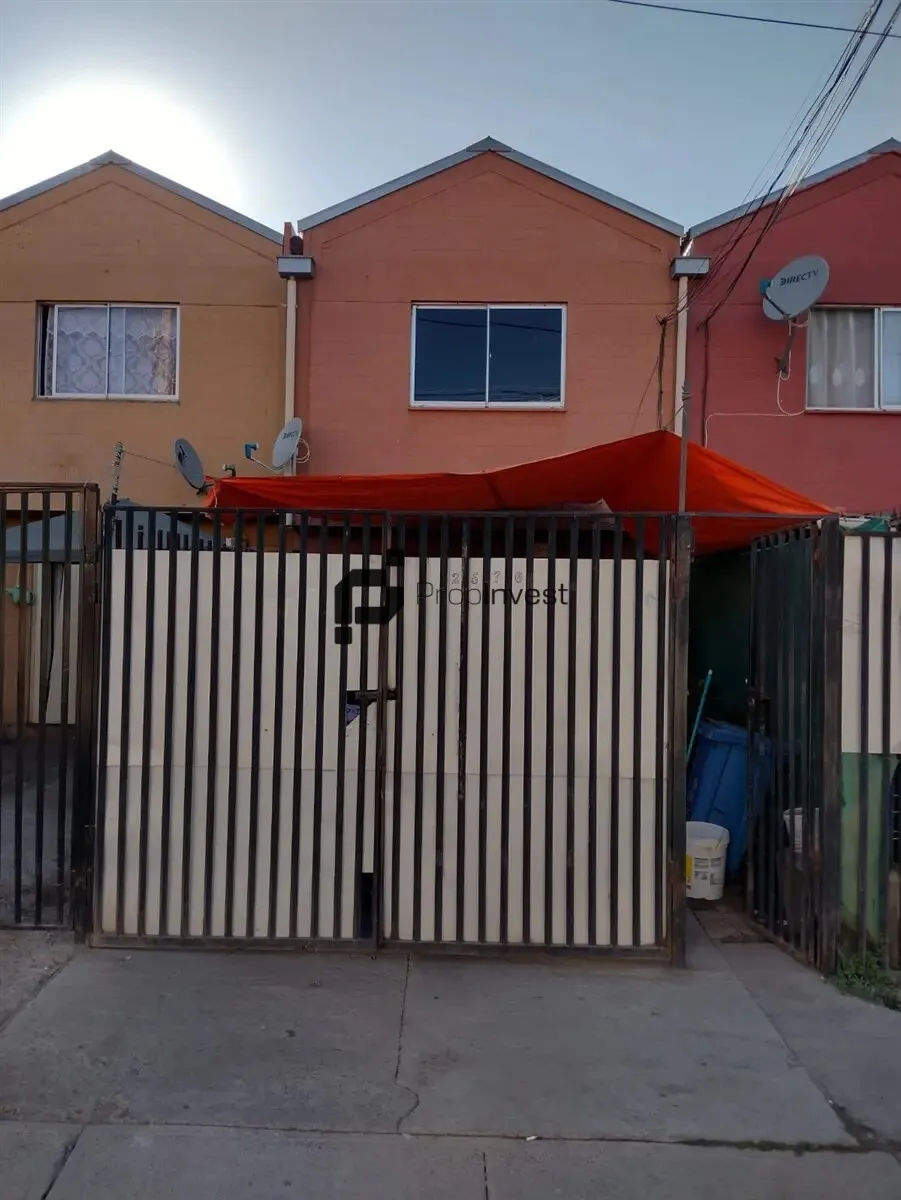 Imagen 1 de 9 de Casa En Venta De 2 Dorm Y 1 Baño. En Colina