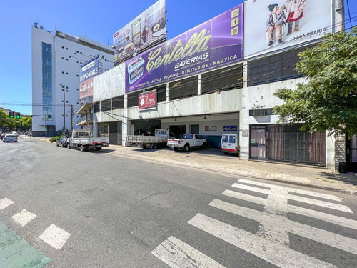 Mega Local En El Cruce Alberdi Con 1340m²