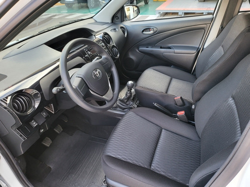 Imagen 7 de 12 de Toyota Etios 2022 1.5 Sedan X