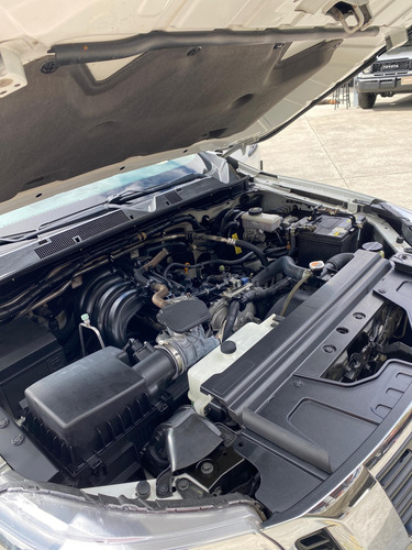 Pick Up Nissan A Gasolina