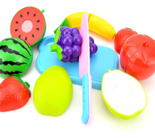 Juguete De Plástico Para Niños Con Frutas Cortadas En La Coc