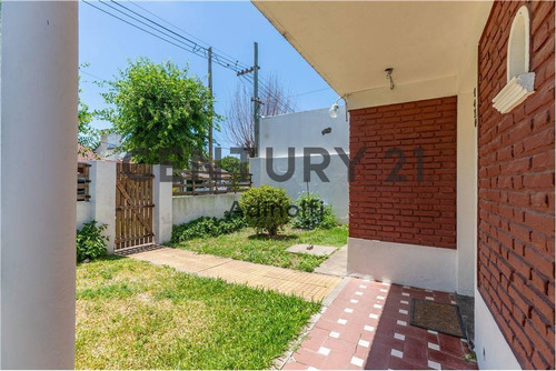 Imagen 7 de 21 de 138 E/ 517 Y 518 - Venta De Casa En Ph Al Frente De 2 Dormitorios