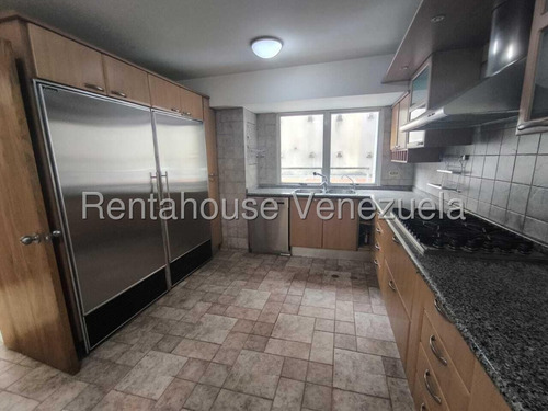 Amplio Tonwhouse Con Excelente Areas Sociales En Venta En El Cafetal Yf