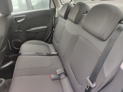 Imagem 9 de 11 de Fiat Grand Siena Attractive 1.4 - 2014