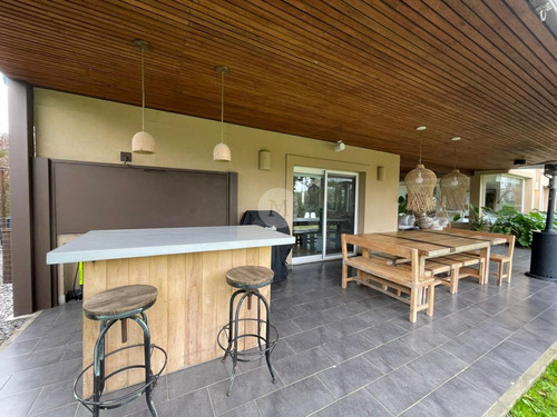 Venta Y Alquiler Casa De 4 Dormitorios Con Piscina En Altos De La Tahona