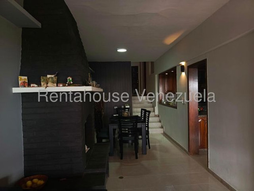 Casa Duplex En Venta Remodelada Con Espacio De Jardín Semi Amoblada Los Castores San Antonio De Los Altos Negociable