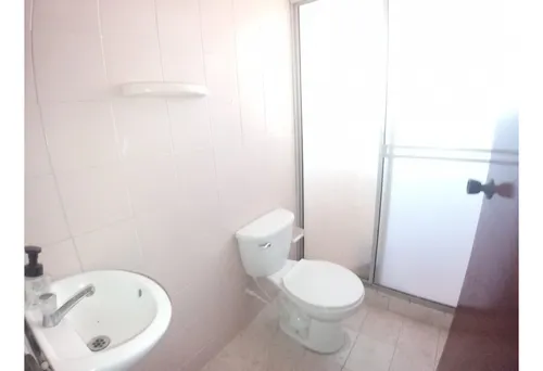 Vendo Casa De Dos Niveles En Los Nogales.
