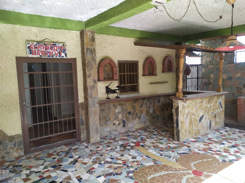 Bella Casa Tipo Campestre En Venta Sector El Piñal Limon Calle Anzoátegui Urbanismo Cerrado