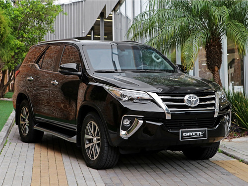 Toyota Hilux SW4 2.8 SRX 4X4 7 LUGARES 16V TURBO INTERCOOLER DIESEL 4P AUTOMÁTICO