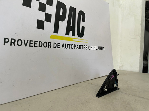 Moldura De Retrovisor Izquierdo Toyota Sienna 2021 Al 2025 Negro (Usado)