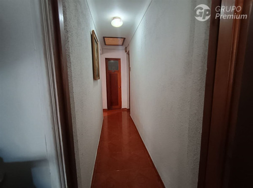 Casa En Venta De 4 Dorm. En La Cisterna