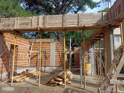 Construcción Remodelación Ampliación Casas, Constructora