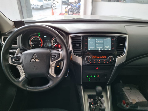 Mitsubishi L200 2.4 Triton Sport Hpe Cab. Dupla 4x4 Aut. 4p 6 marchas