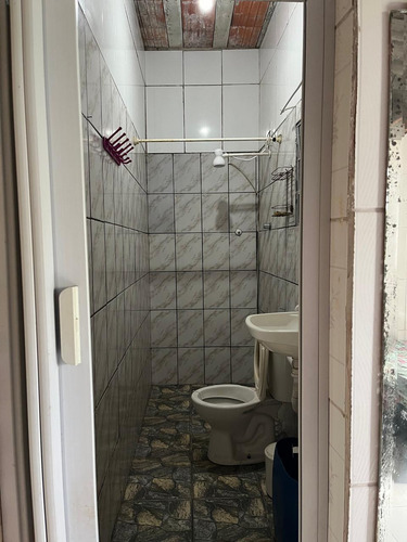 Casa Com 3 Quartos, 2 Banheiros E Vaga Para Até 2 Veículos