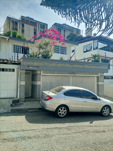 Se Vende Casa 204m2 4h/4b/2pe Lomas De La Trinidad