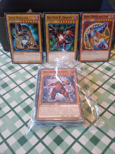 50 Cartas Yugioh Más Ojos Rojos, Mago Y Maga. En Español.