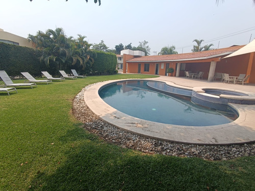 Casa En Venta Con Alberca Privada Y Una Sola Panta En Par Vial Jiutepec Morelos