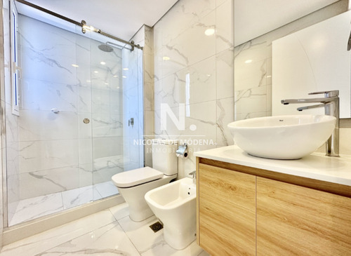Apartamento En Mansa - Punta Del Este En Venta De 2 Dormitorios.