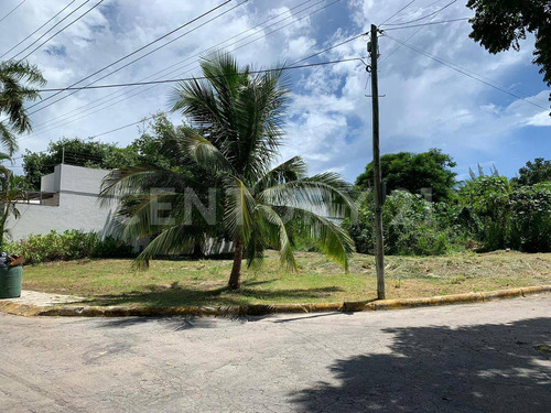 Terreno En Venta En Resd. Campestre, En Esquina Sm 309 Mz 4 Paseos Del Sol C2887