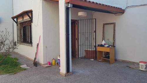 Imagen 3 de 15 de Casa De 4 Ambientes, Con Amplio Patio Y Terraza