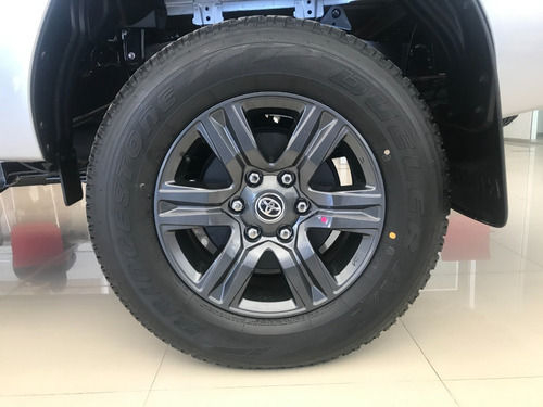 Imagen 5 de 6 de Toyota Hilux 2.8 Cd Srv 204cv 4x4 Mt