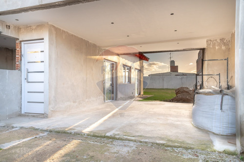 Imagen 5 de 22 de Casa En Venta De 2 Dormitorios En Gorina
