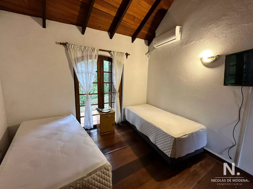 Vende Casa De 4 Dormitorios Con Piscina Y Gran Parque En Golf, Punta Del Este