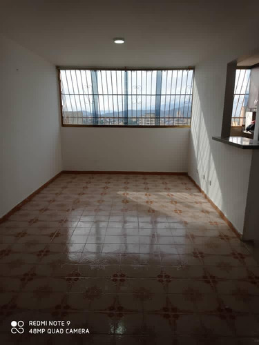 Imagen 3 de 13 de Apartamento En Centro De Maracay 04243178724