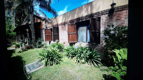 Imagen 3 de 17 de Venta De Chalet 4 Amb. Parque Leloir, Ituzaingo
