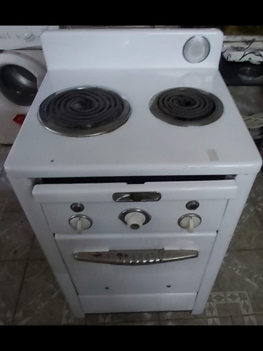 Cocina Tem Con Dos Hornallas Y Horno Eléctrico Antigua 