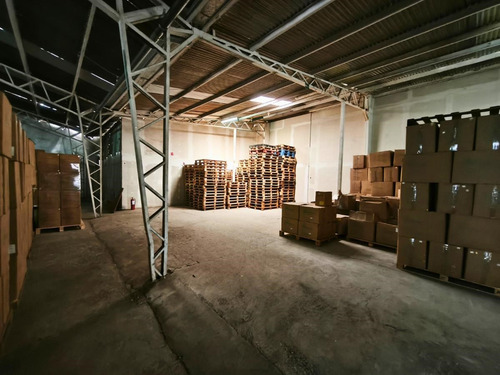 Arriendo Bodegas 5000 M2 Con Oficinas Y Patio De Maniobras