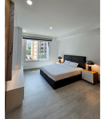Apartamento En Alquiler 160 M2 - Urb. Campo Alegre
