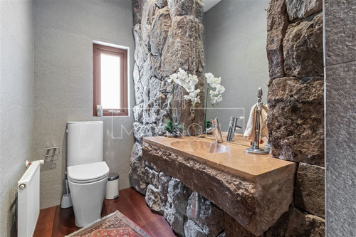 Casa En Arriendo De 5 Dorm. En Colina
