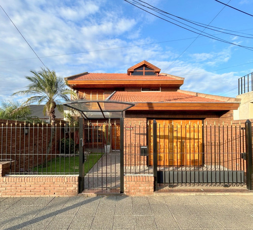 Bolaños 900 - Increible Chalet Con Parque, Quincho Y Pileta! 4 Amb - Lanus Este