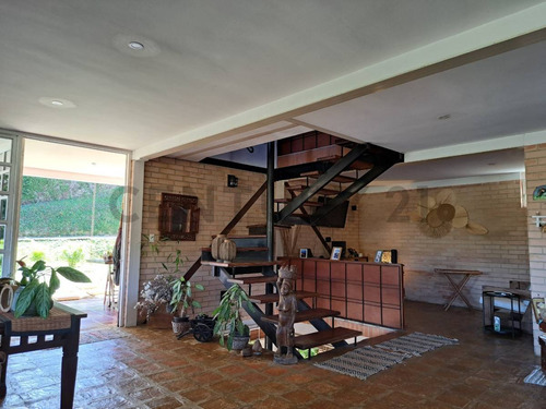 Descubre Esta Encantadora Casa, Ubicada En Lomas Del Halcón, El Hatillo