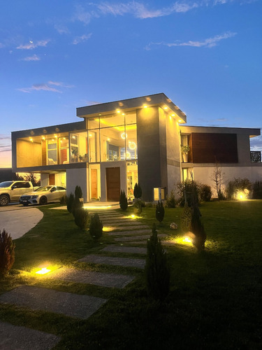 Espectacular Casa Autosustentable En Condominio Exclusivo