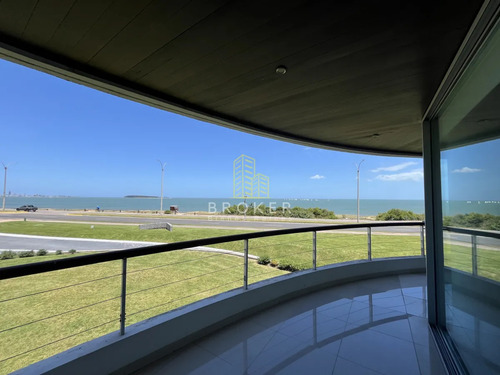 Venta Apartamento Primera Linea Mansa Frente Al Mar Con Parrillero Propio. Punta Del Este Uruguay