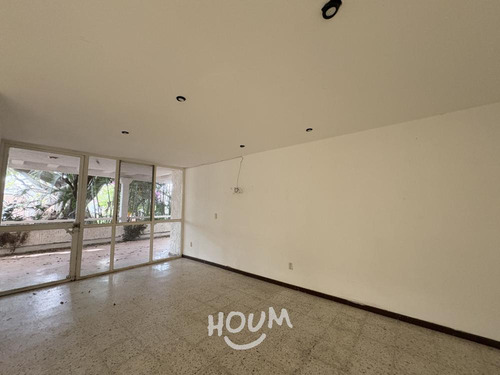 Casa En Colinas De San Javier, Guadalajara Con 7 Recámaras, 1305 M², Id: 151607