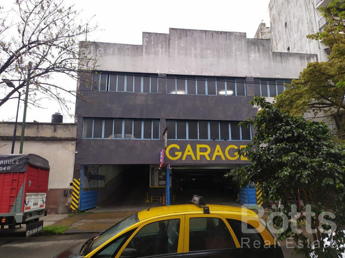 Imagen 3 de 12 de Gran Depósito Ubicado En Pleno Centro De Pompeya