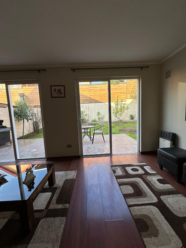 Casa Con Vista Despejada Frente Al Parque En Condominio
