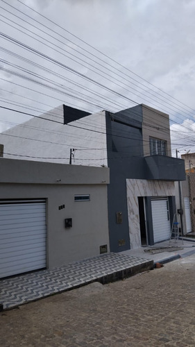 Casa Recém Reformada, Alugo, Vendo E Troco. Aceito Carro, Moto, Terreno E Apartamento Como Parte Do Pagamento.