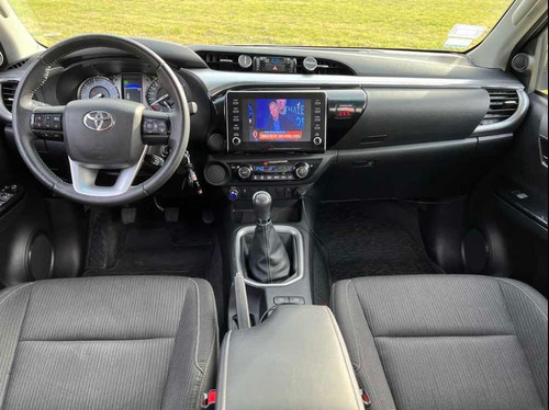 Imagen 11 de 13 de Toyota Hilux 2021 2.8 Cd Srv 177cv 4x2