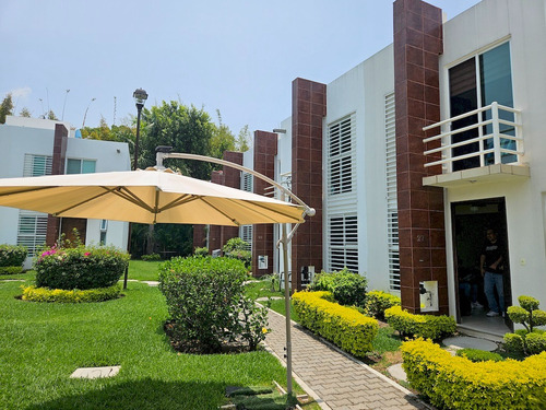 Hermosa Casa En Condominio Con Alberca En Lomas De Jiutepec.