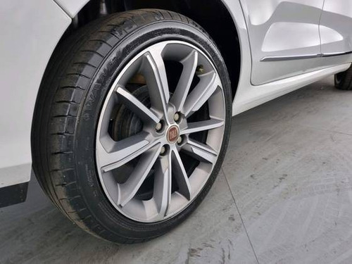 Imagem 14 de 15 de Fiat Cronos 1.8 E.torq Flex Precision At6