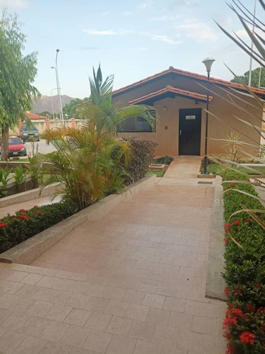 En Venta Pent-house Duplex En El Conjunto Resd. Valle Topacio, Municipio San Diego Estado Carabobo / Venezuela Emer.