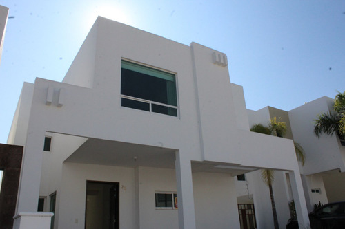 Venta Casa En Condominio En Cumbres Del Lago Muy Amplia E Iluminada